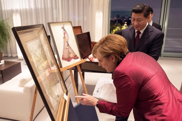 Меркель, Китай, подаренная карта, украинские сми в своем репертуаре