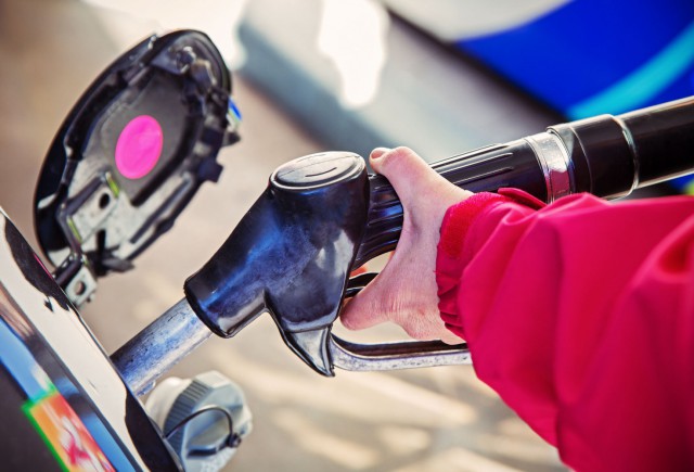 МЭР: бензин дорожает из-за снижения объема поставок