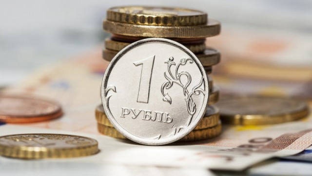 Рубль укрепляется. Доллар и евро упали ниже 60 и 75