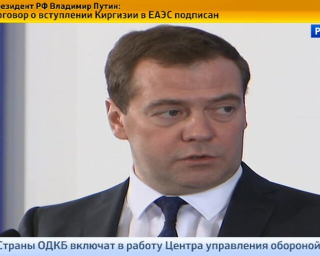 Медведев: ключевая ставка будет снижена после стабилизации рубля