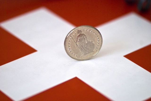 Швейцарский франк взлетел к евро на 25%
