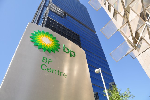BP может сократить сотни сотрудников