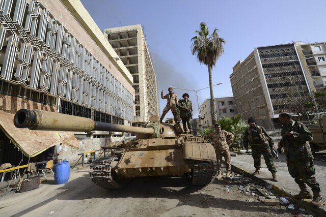 СМИ: боевики захватили $100 млрд в ЦБ Ливии
