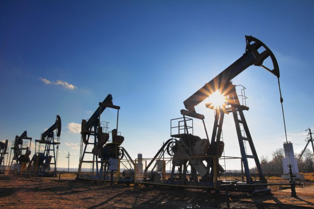 Нефть растет на фоне прогнозов ОПЕК и США