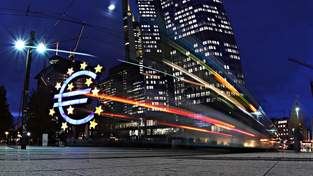 ЕЦБ улучшил прогноз роста ВВП еврозоны