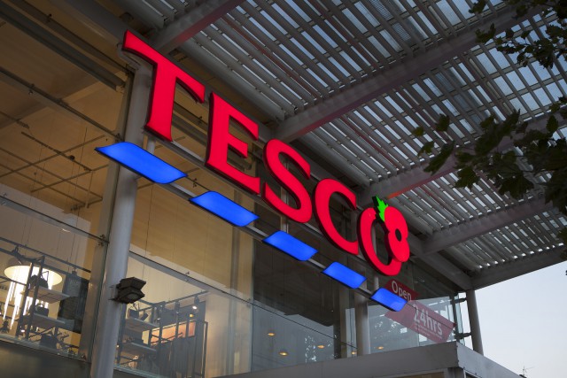 Tesco продает активы, чтобы расплатиться с долгами