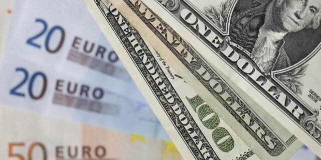Курс евро по отношению к доллару США в 9:40 MSK 15 июня понизился на 0.04%
