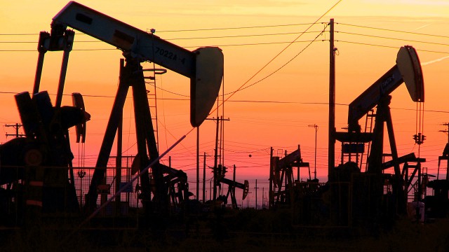 Нефть дешевеет на фоне данных о запасах в США