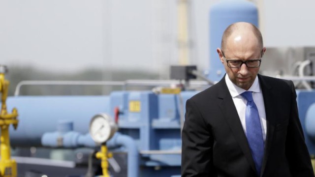 Яценюк пожаловался в ЕС на запрет реверса газа