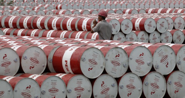 Нефть дешевеет на фоне роста производства в США