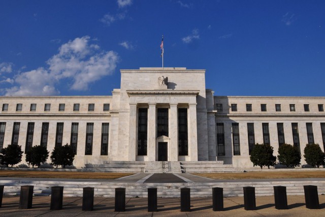Глава ФРС США ожидает повышения ставки в течение 2015 года