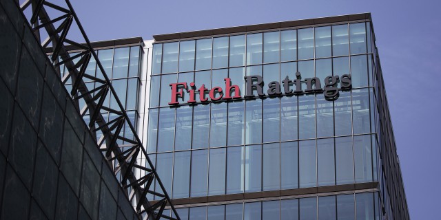 Fitch ожидает падения добычи нефти в РФ в 2016 году