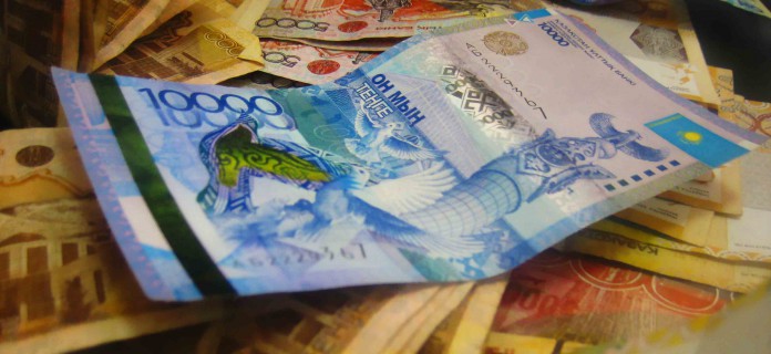 ЦБ Казахстана ожидает плавную девальвацию тенге