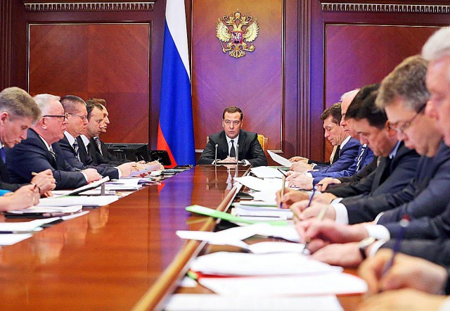 Медведев: нам нужен сбалансированный бюджет