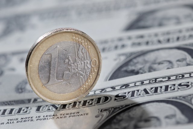 Курс евро взлетел выше 72 руб. на решении ЕЦБ