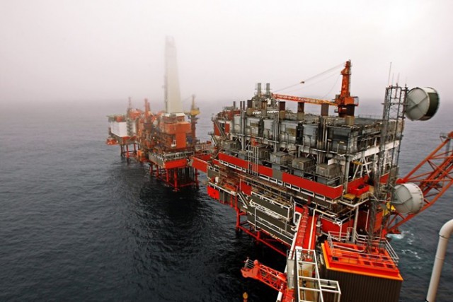 Нефть подорожала на 3% в последний день 2015 года