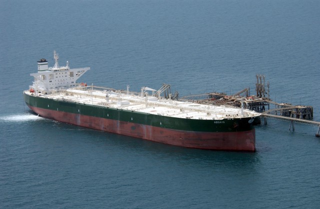 Первый танкер с американской нефтью прибыл в Европу