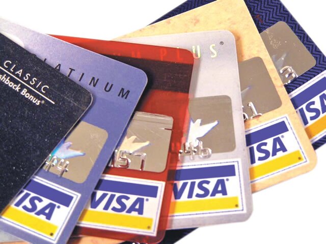Власти разъяснили ситуацию с прекращением действия Visa и MasterCard в Крыму