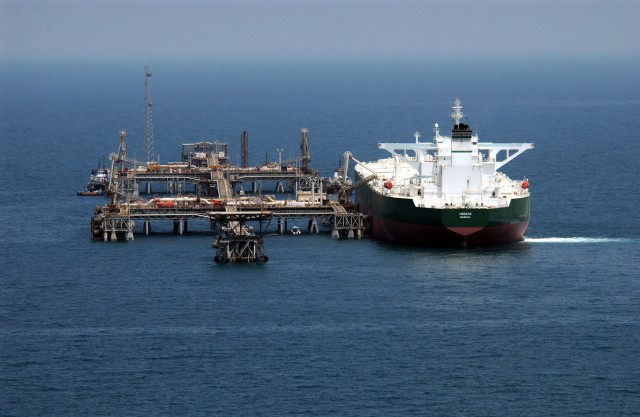 Продавцы нефти просят доставлять ее помедленнее