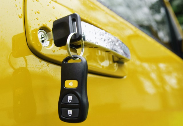 PwC: продажи легковых автомобилей в РФ упадут на 14%