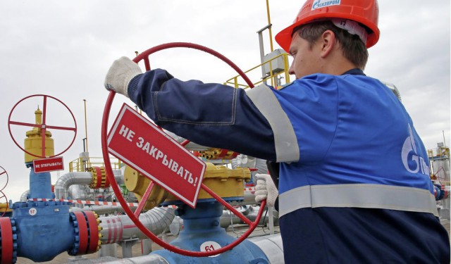 Цена контрактного газа РФ упала наполовину в ФРГ