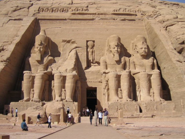 В Египте посчитали, на сколько упали доходы от туризма