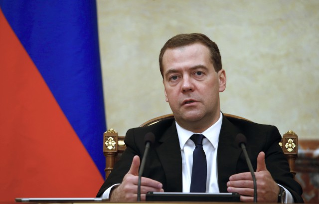 Медведев: ВЭБ должен стать модератором кредитов