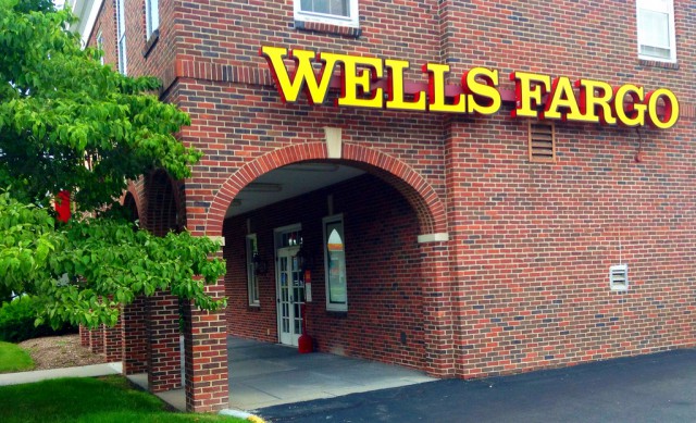 Отчетность Wells Fargo охладила пыл "быков"