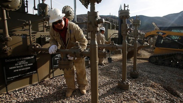 Нефть выросла на 3% на фоне падения добычи в США