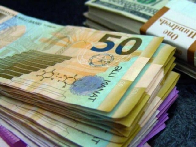 Азербайджан ограничил продажу валюты, чтобы сдержать падение маната