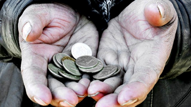 Доходы россиян рухнули в августе на 8,3%