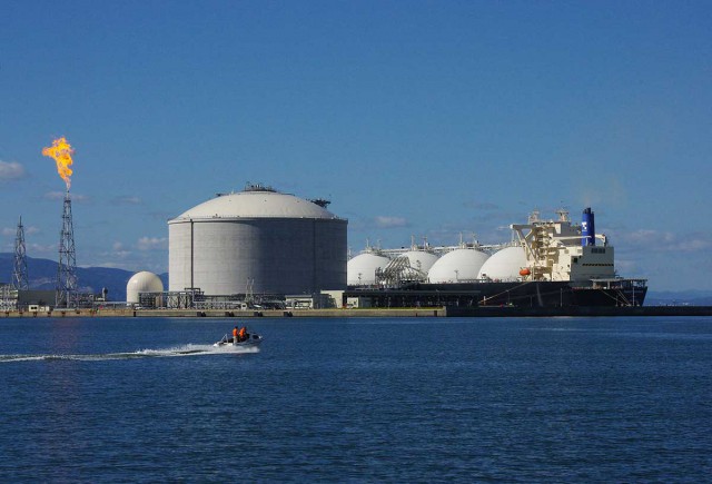 Газпром и Shell обсудили модель Балтийского СПГ