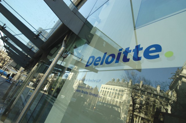 Deloitte на месяц запретили искать клиентов в России