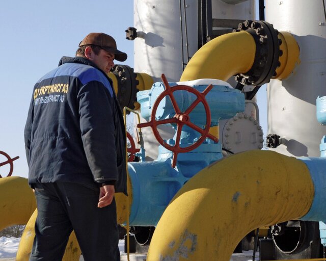 Украина начала отбор газа из ПХГ, заполненных лишь на 48%