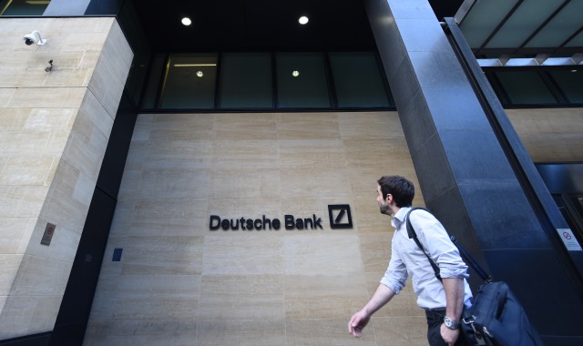 Fitch поместило рейтинг Deutsche Bank на пересмотр