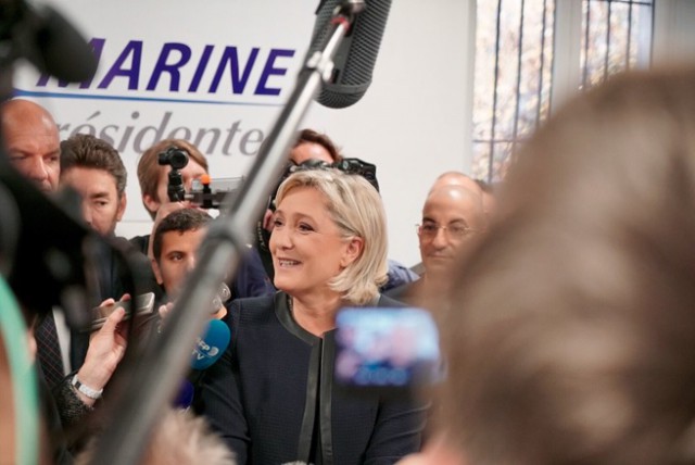 Марин Ле Пен открыла свой предвыборный штаб в центре Парижа