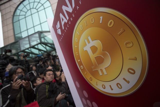 Биткоин взлетел выше $1950