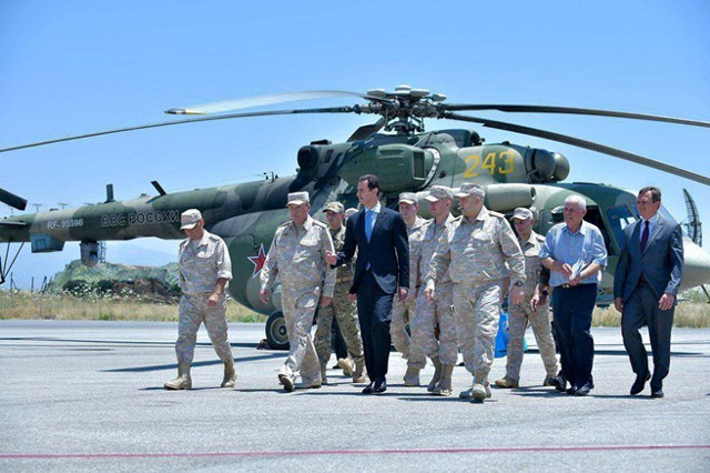 Башар Асад посетил базу ВКС РФ в Хмеймиме