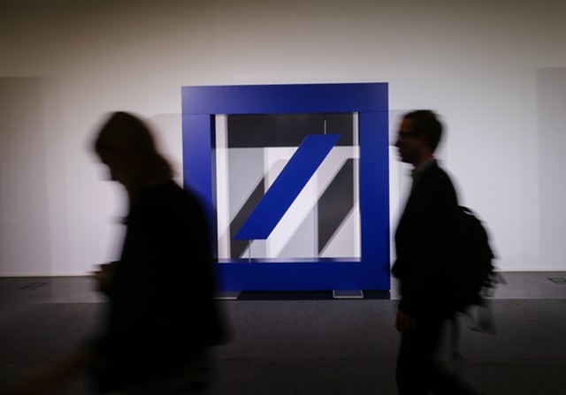 ЕЦБ может начать проверку акционеров Deutsche Bank