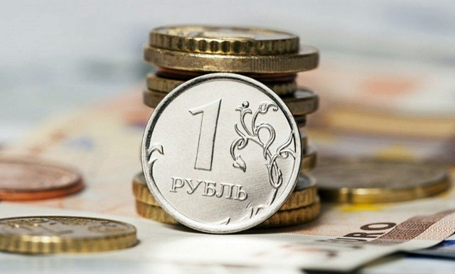 ВЦИОМ: 63% россиян хранят сбережения в рублях