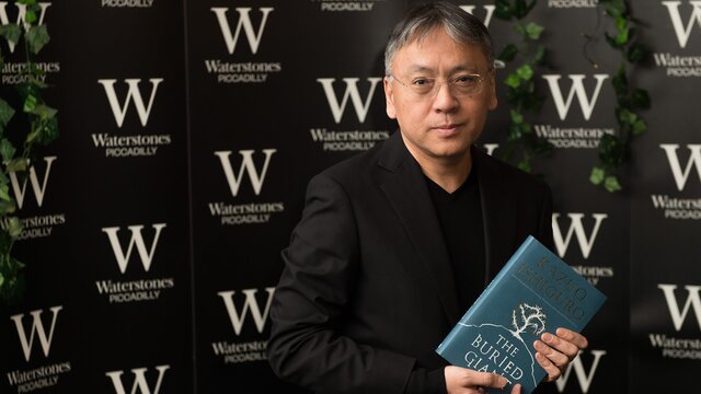 В Японии вырос спрос на книги Кадзуо Исигуро после присуждения Нобелевской премии В Японии вырос спрос на книги Кадзуо Исигуро после присуждения Нобелевской премии