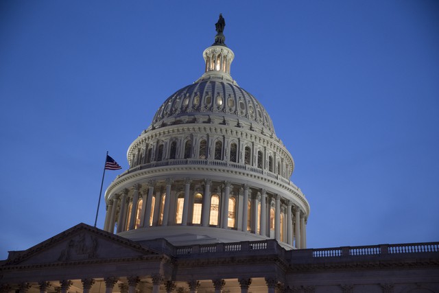 Конгресс США отсрочил закрытие правительства