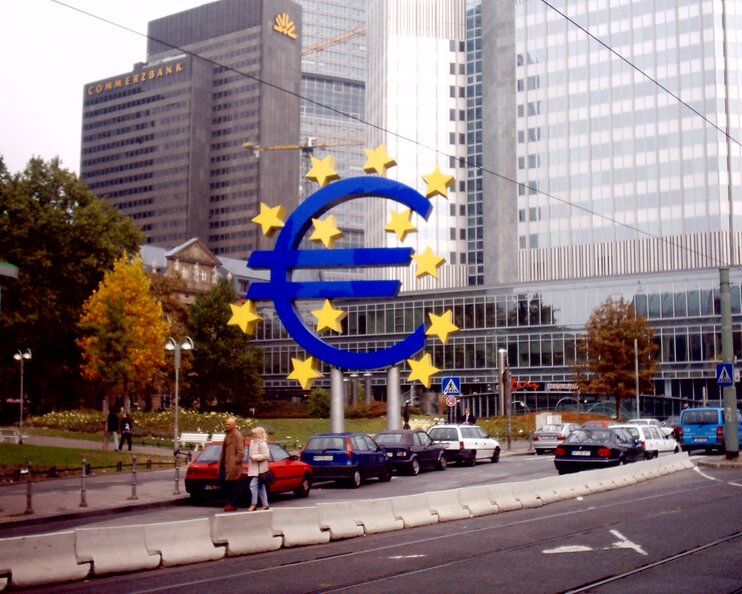 Почему ЕЦБ придется снова закачивать деньги в экономику?